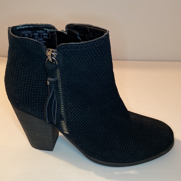 Guess Black Leather Ankle Bootie. Size 7 1/2 & 3.25” stacked heel. - Picture 2 of 9